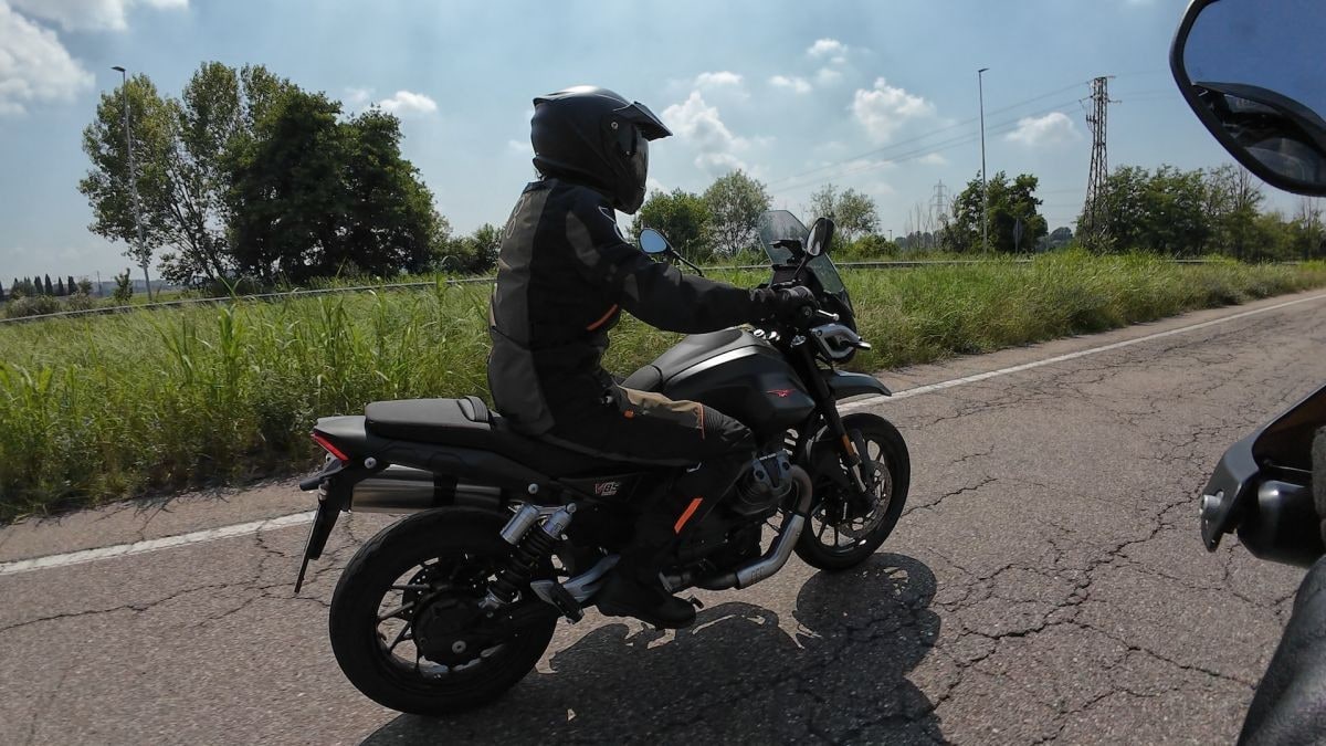 Test a Testa #9 - Moto Guzzi Stelvio vs Moto Guzzi V85 Strada: sfida in famiglia!